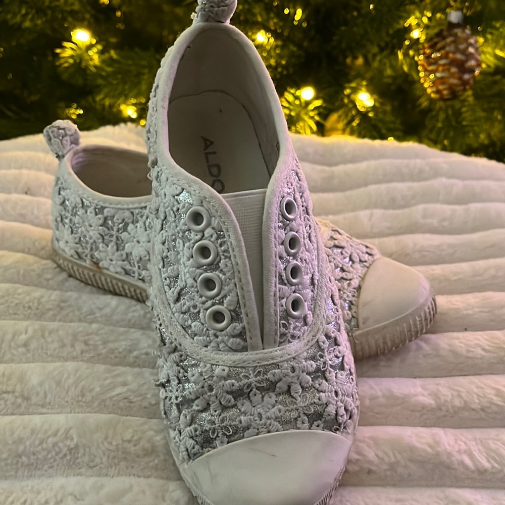 Girls sneakers